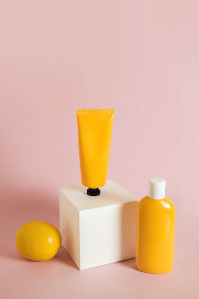 Sunscreen cream bottle for package mockup design. Minimal summer skin care concept background. Sun protection lotion. - Foto, Imagen