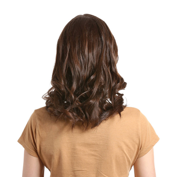 Junge Frau mit schönen kurzen welligen Haaren auf weißem Hintergrund - Foto, Bild