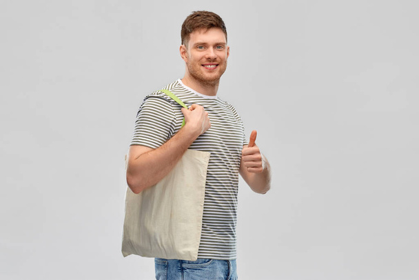 man with reusable canvas bag for food shopping - Fotoğraf, Görsel