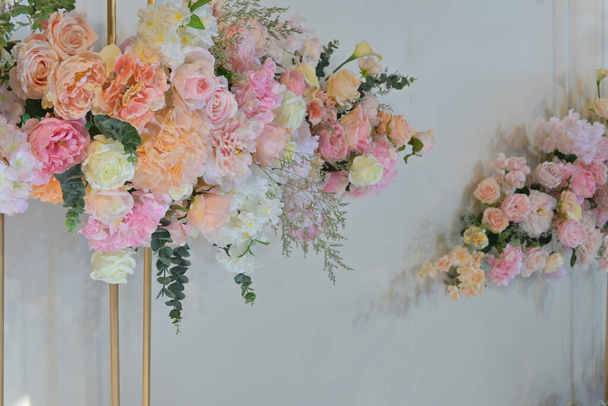 rose flower decoration on wedding backdrop of design wall background - Foto, imagen