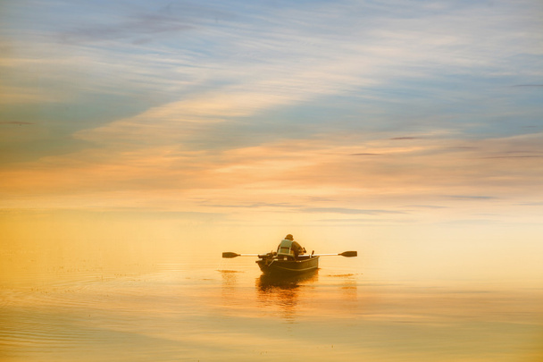 Лодка на рассвете
 - Фото, изображение