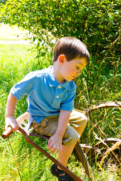 Young Boy Outside - Valokuva, kuva