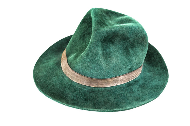viejo sombrero verde aislado en blanco - Foto, Imagen