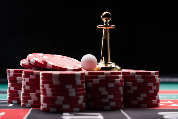 Ρουλέτα dolly στο τραπέζι τυχερών παιχνιδιών του καζίνο - Φωτογραφία, εικόνα