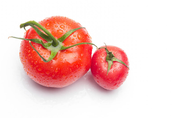Tomates y manzanas, frutas rojas, para ensaladas para comer crudas, llenas de vitaminas y pocas calorías ideales para la dieta
. - Foto, imagen