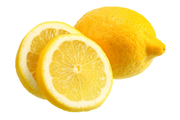 лимон с ломтиками изолированы на белом фоне. здоровое питание
 - Фото, изображение