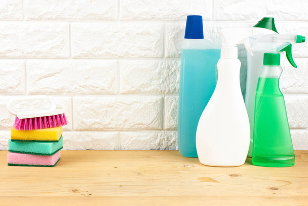 Schoonmaakmiddelen. Reeks schoonmaakmiddelen - Spray en reinigingsmiddel. - Foto, afbeelding