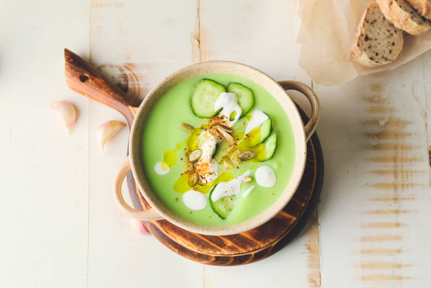 Pot with cold cucumber soup on table - Foto, Bild