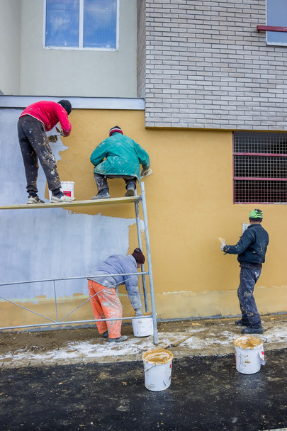 Ouvriers de construction plâtrage façade
 - Photo, image