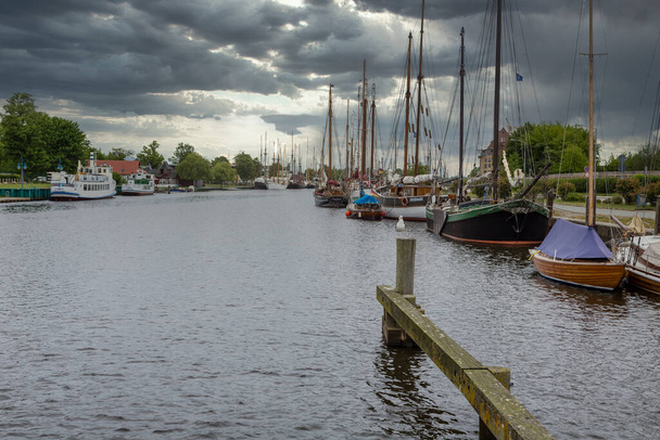 Historic harbor in Greifswald, Baltic Sea coast area in Mecklenburg-Vorpommern in the north-east of Germany - Foto, afbeelding