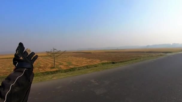 motorkerékpár ridding utcai felvételeket készítenek Bihar India január 3 2020. ez azt mutatja, gyönyörű táj. - Felvétel, videó
