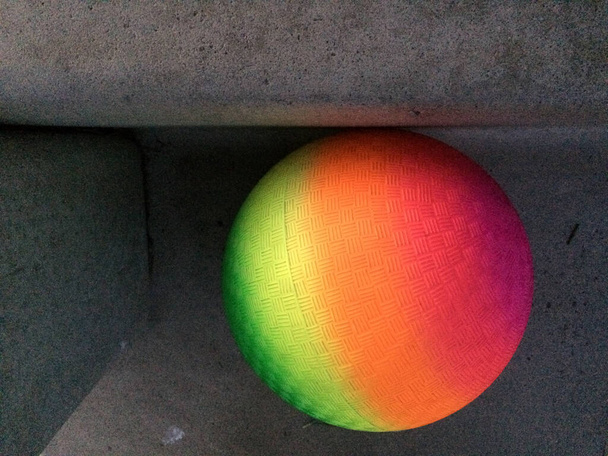 Arte moderno arco iris esfera formas geométricas en el espacio
 - Foto, Imagen