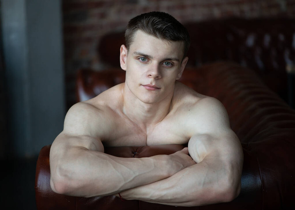 Portrait of muscular man posing in studio - Фото, изображение