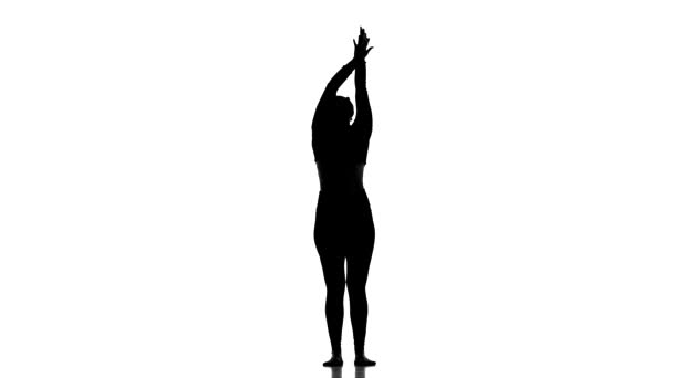 μαύρη σιλουέτα σε λευκό φόντο, νεαρή όμορφη γυναίκα που χορεύει σύγχρονο, σύγχρονο μπαλέτο χορό, αργή κίνηση - Πλάνα, βίντεο