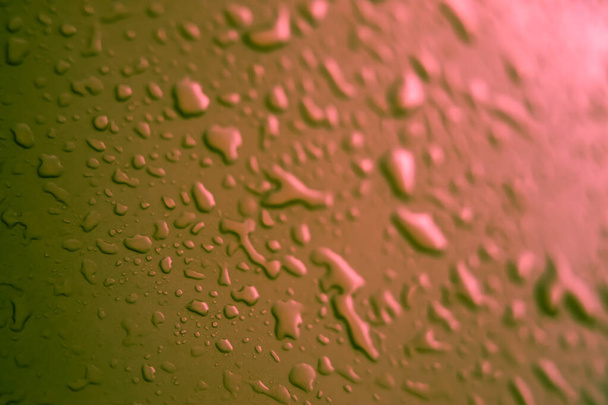 Eső cseppek egy pohárra. Nyári rezgések - Fotó, kép