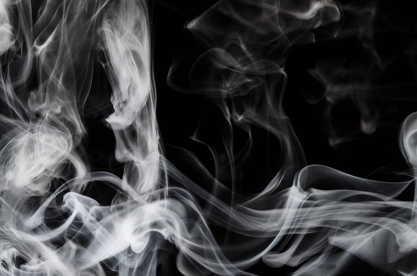 Nature Abstract: The Delicate Beauty and Elegance of a Wisp of White Smoke - Foto, Imagem