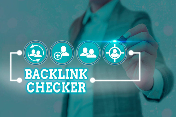 Schrijfbriefje met Backlink Checker. Zakelijke foto showcasing Vind uw concurrenten meest waardevolle en spot patronen. - Foto, afbeelding