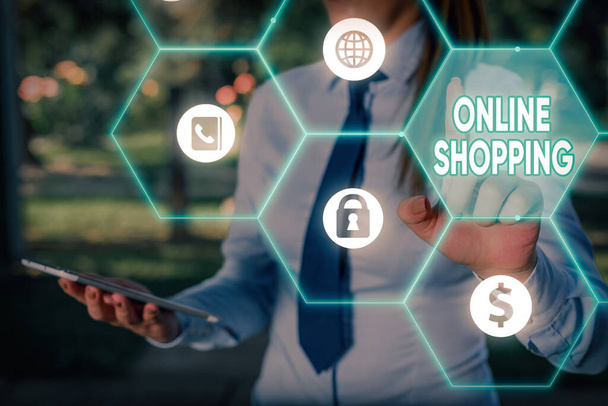 Textschild mit Online-Shopping. Konzeptfoto ermöglicht es Verbrauchern, ihre Waren über das Internet zu kaufen. - Foto, Bild