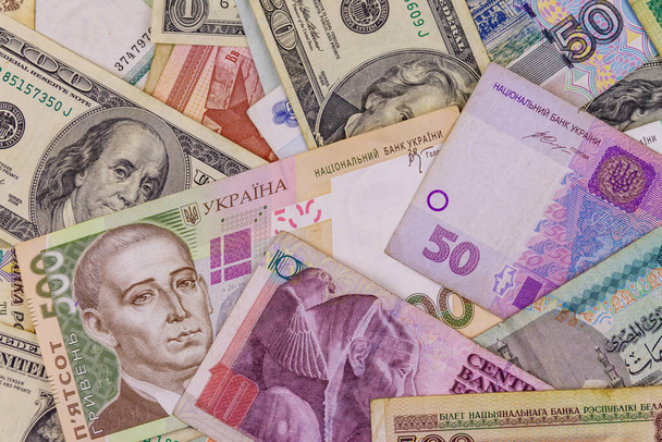 Multicurrency fundo de dólares dos EUA, rublos russos, rublos bielorrussos, libras egípcias e hryvnias ucranianas - Foto, Imagem