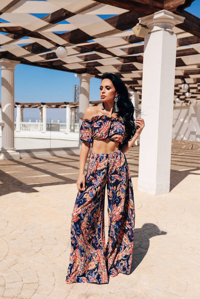 fashion outdoor photo of beautiful sensual woman with dark hair in luxurious outfit and accessories - Φωτογραφία, εικόνα