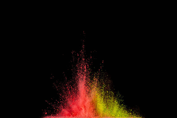 Eksplozja kolorowego proszku. Streszczenie pyłu z bliska na tle. Kolorowy wybuch. Kwas malarski - Zdjęcie, obraz
