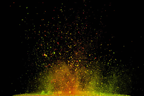 色のついた火薬爆発。抽象的な背景にほこりを閉じます。カラフルな爆発。ペイント・ホル - 写真・画像