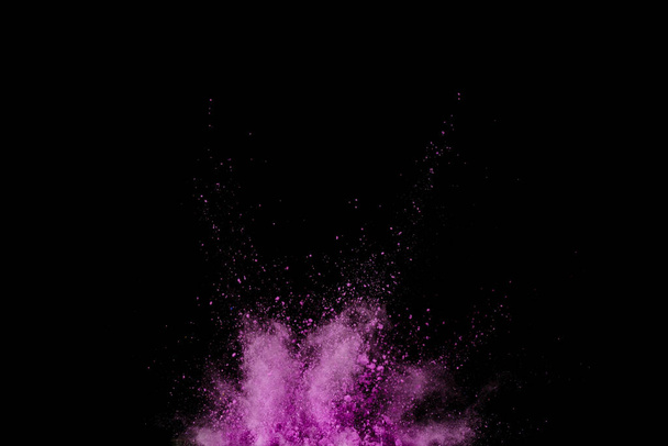 Вибух фіолетового, порошку. Заморожування руху кольорового порошку вибуху
. - Фото, зображення