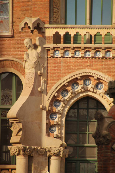 Klassiek gebouw in de stad Barcelona - Foto, afbeelding