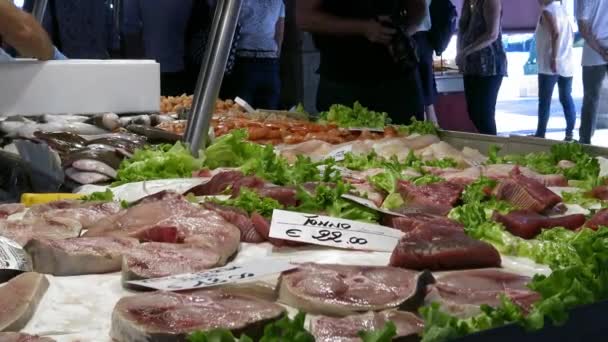 Venice, Italy-20 September, 2018: 4K Venetian fishmongers set up their stalls with a variety fresh fish in traditional market of Rialto. Italian vendors sell foods street stand near of Grand Canal-Dan - Filmmaterial, Video