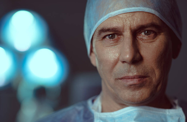 Calm surgeon working for saving people lives - 写真・画像
