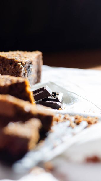 chocolate and banana cake with chocolate chips  - Foto, afbeelding