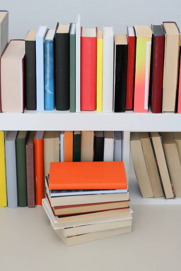 Books on the shelf in library - Foto, Imagen