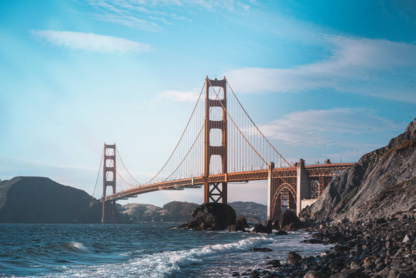 Γέφυρα Golden Gate στην ακτή του Σαν Φρανσίσκο - Φωτογραφία, εικόνα