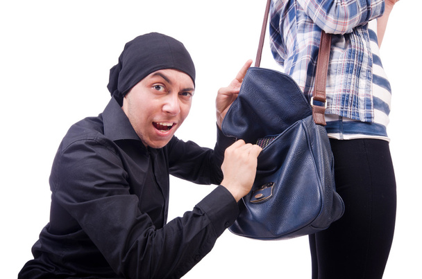 Молодой вор крадет женскую сумку
 - Фото, изображение