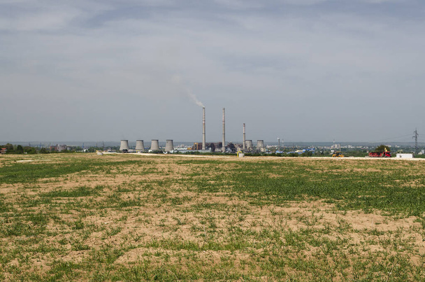 Centrale elettrica di carbone Fumare e vapore contro il cielo blu
 - Foto, immagini