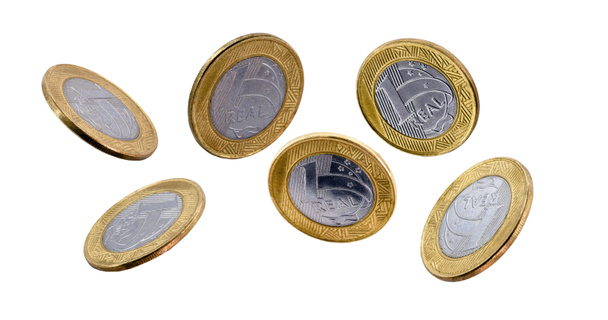 Queda de uma moeda real brasileira isolada sobre fundo branco
 - Foto, Imagem