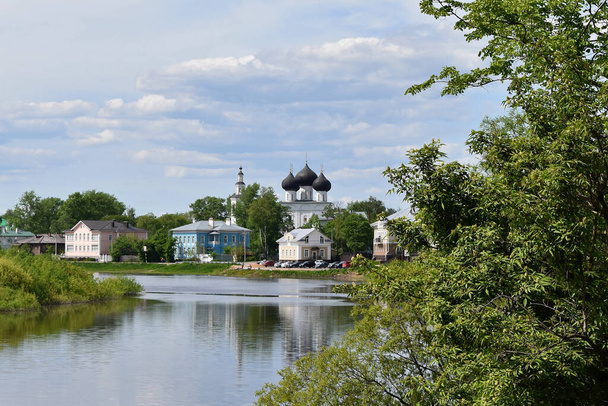Vologda river embankment, overgrown with trees, on a summer day. Vologda, Russia - 写真・画像
