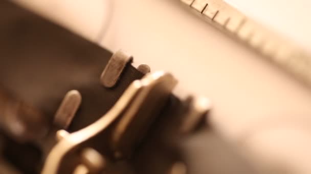 Schreiben Es war einmal auf der alten Retro-Schreibmaschine, Nahsicht - Filmmaterial, Video