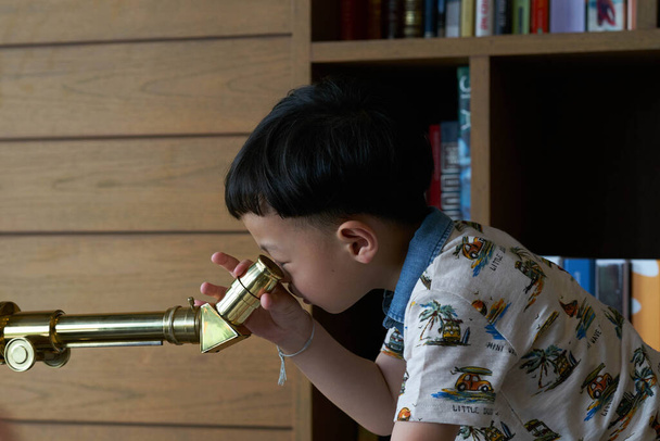 telescopio de uso infantil o infantil
 - Foto, Imagen