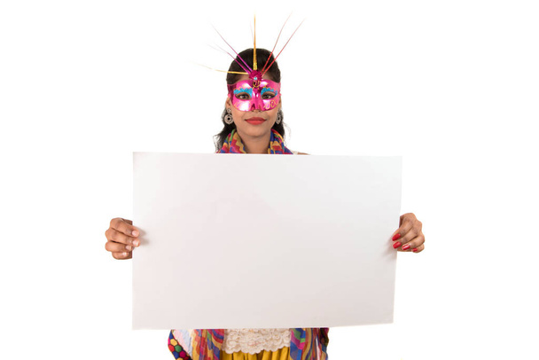 Girl wearing a mask and holding white sign board. Isolated portrait - Foto, afbeelding