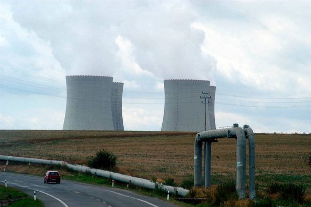Temelin atomerőmű felé vezető út a Cseh Köztársaságban - Fotó, kép