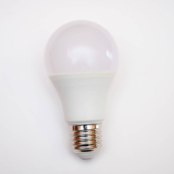 Yeni bir elektrik lambası için yedek parçaların fotoğrafı - Fotoğraf, Görsel