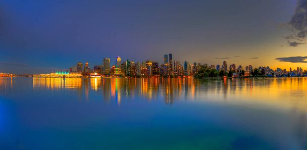 Panoramique de la ville de Vancouver au coucher du soleil - Canada
 - Photo, image