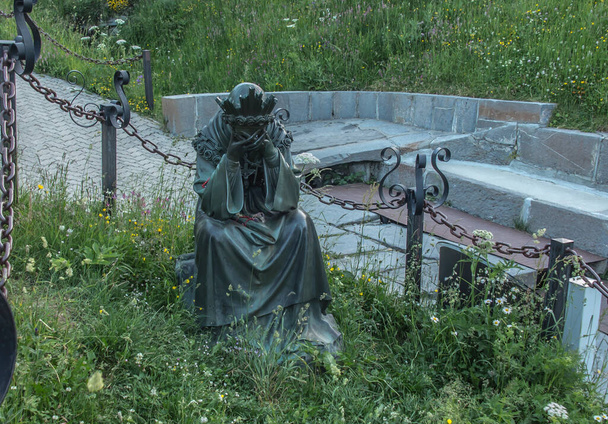 La Salette-sanktuarium związane z objawieniu Matki Bożej z 1846, położone w miejscowości La Salette-Fallavaux w Alpach Francuskich. - Zdjęcie, obraz