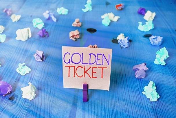 Fogalmi kézzel írásban mutatja Golden Ticket. Üzleti fotó szöveg Rain Check hozzáférés VIP Passport Box Office Ülésesemény. - Fotó, kép
