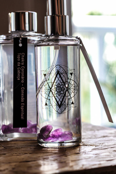 Ambientador aromático en botella de vidrio transparente con cristal
 - Foto, imagen