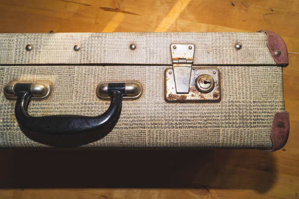 Old suitcase. classic luggage. vintage baggage. retro travel case - Foto, immagini