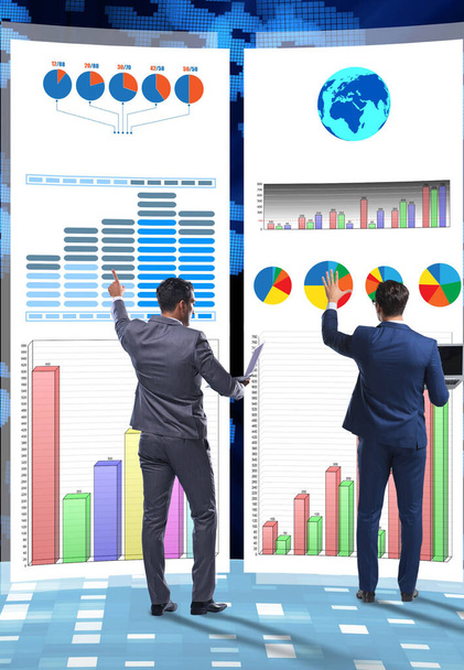 Концепция бизнес-графиков и финансовая визуализация - Фото, изображение