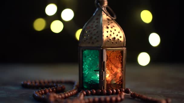 filmowe ujęcie arabskiej latarni i tasbih (różaniec), materiał filmowy dla Ramadanu i Eid - Materiał filmowy, wideo
