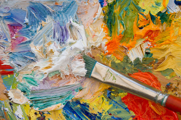 Artistes peinture à l'huile et pinceau multicolore close up semi abstrait
 - Photo, image